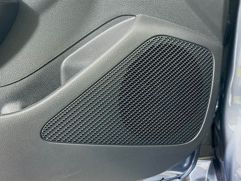 Thumbnail: 2025 Toyota Corolla - 18