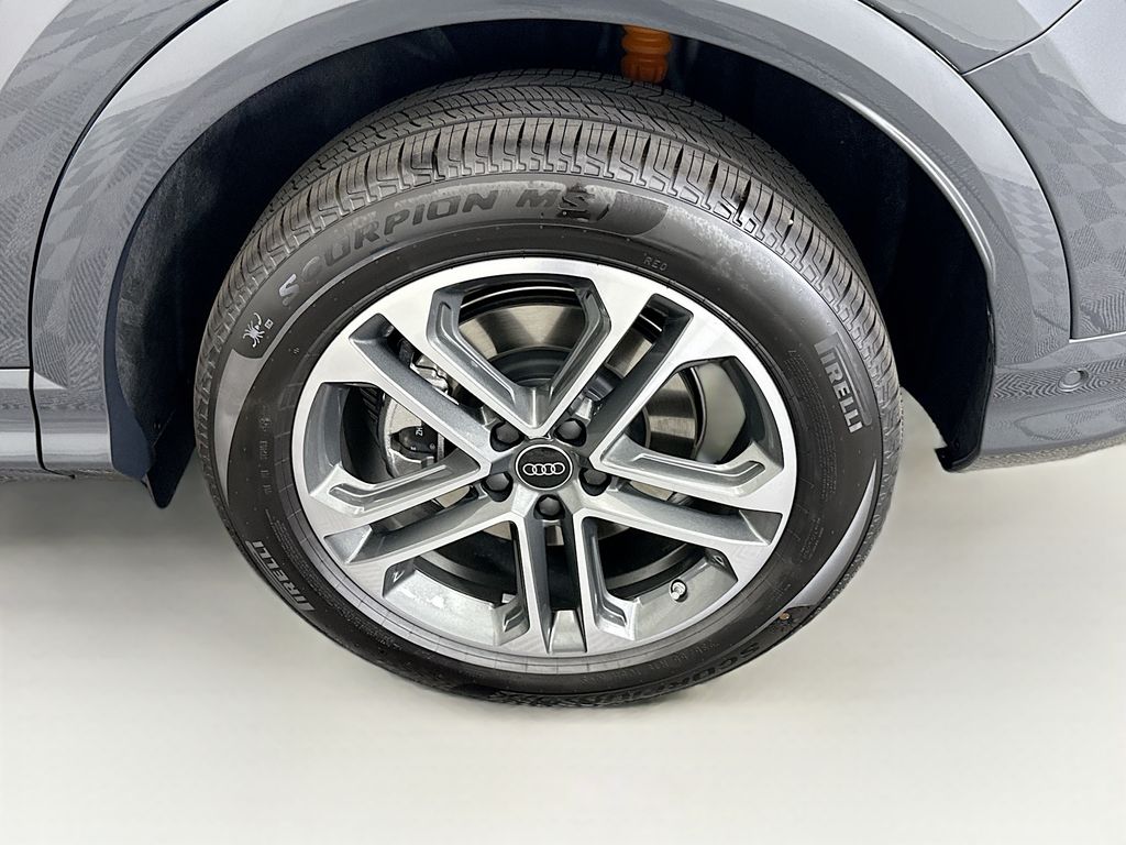 Thumbnail: 2025 Audi Q5 - 30