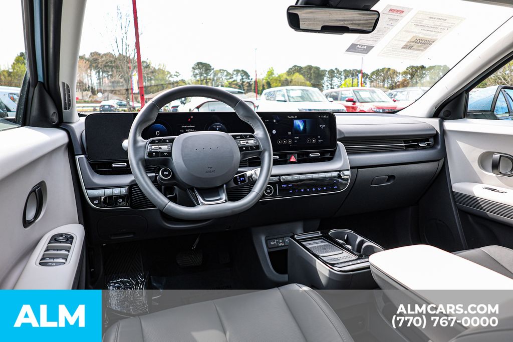 Used 2025 Blue Hyundai SEL image 29