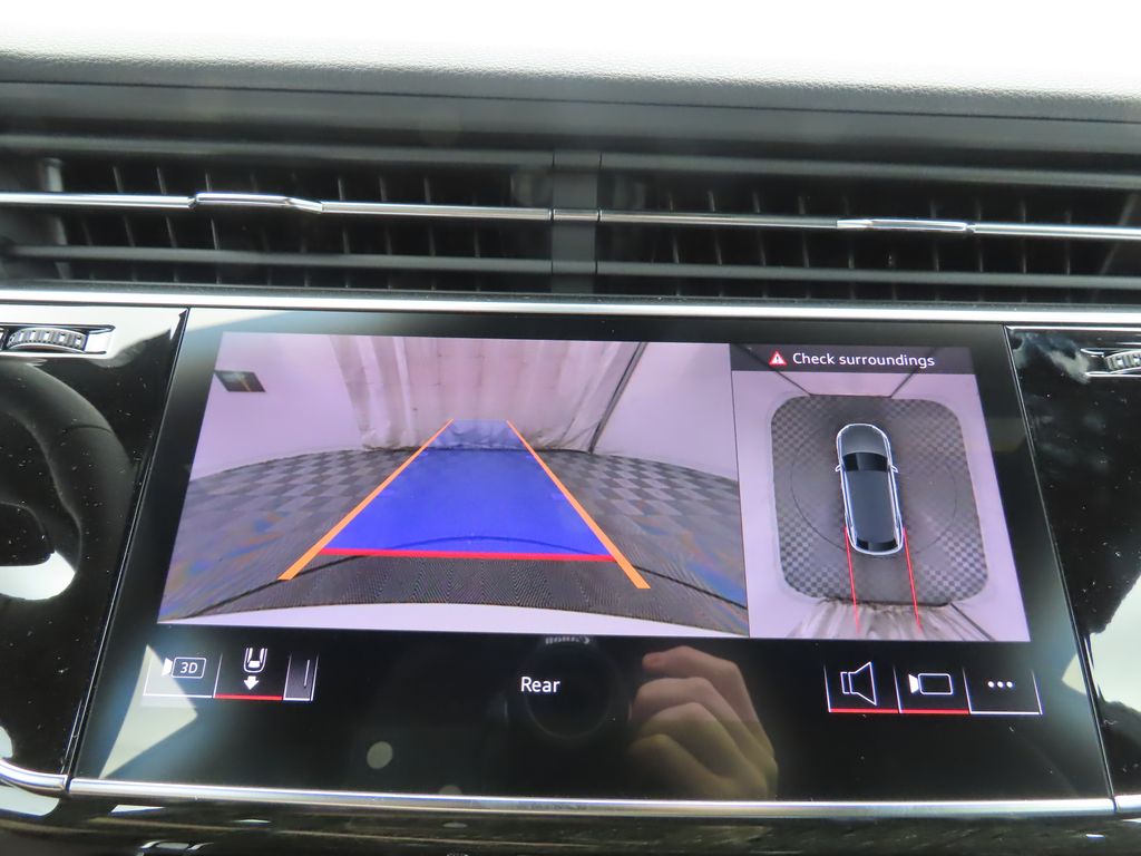 Thumbnail: 2025 Audi Q8 - 17