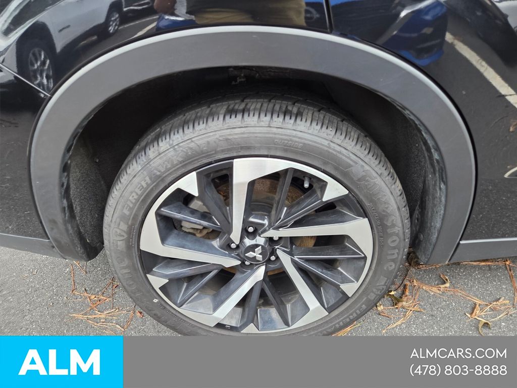 Used 2024 Silver Mitsubishi SE image 24
