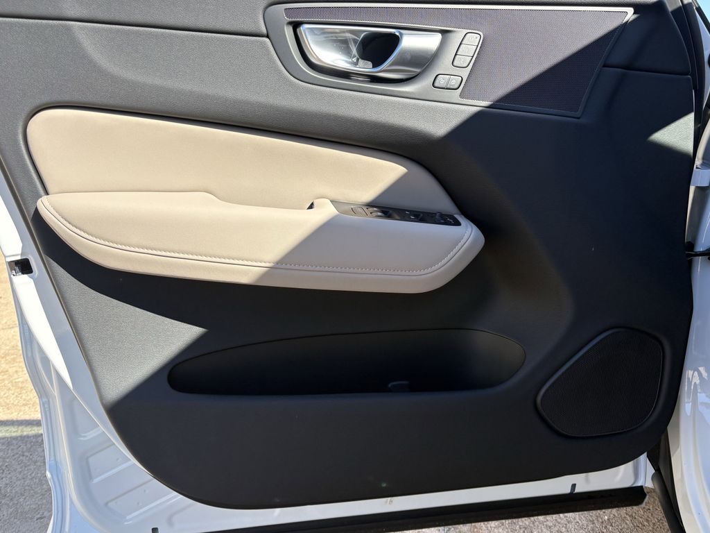 New 2026 Crystal White Volvo B5 Plus image 10