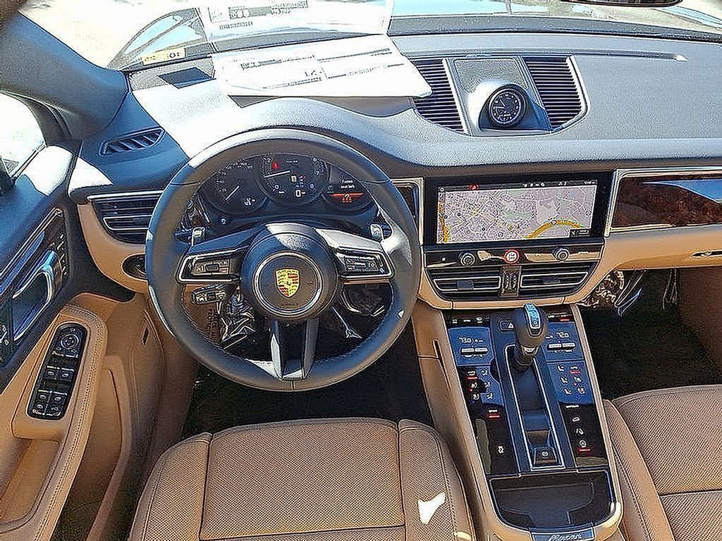 Thumbnail: 2025 Porsche Macan - 13