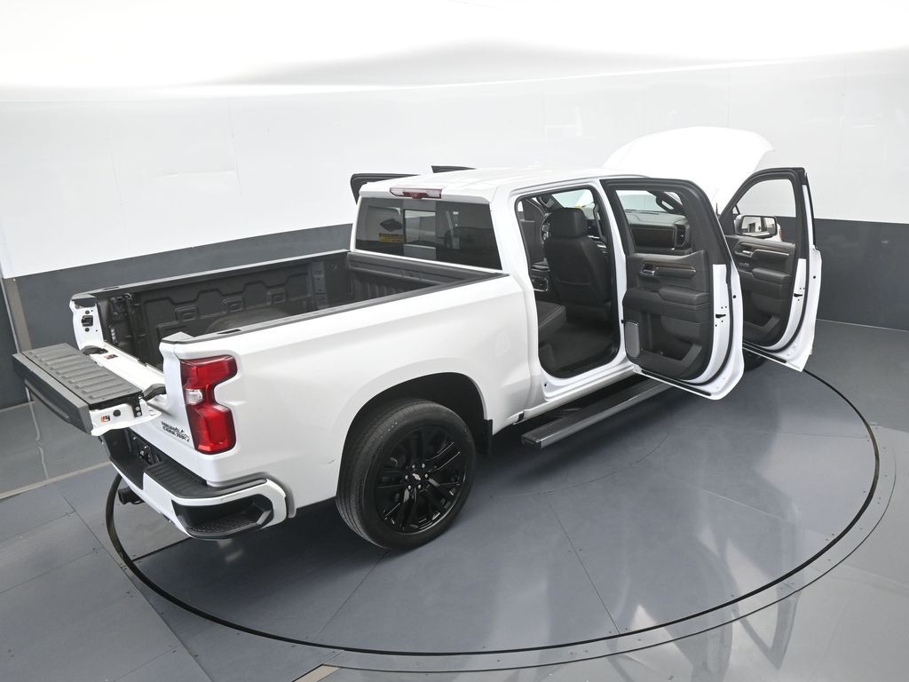 Used 2024 Iridescent Pearl Tricoat Chevrolet High Country image 92