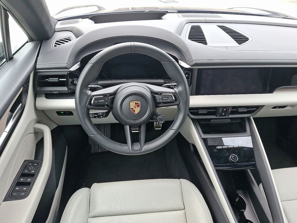 Thumbnail: 2024 Porsche Macan - 13