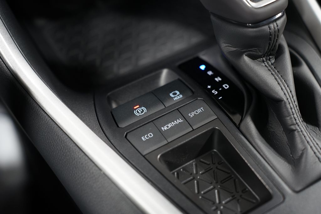 2025 Toyota RAV4 XLE Premium 22