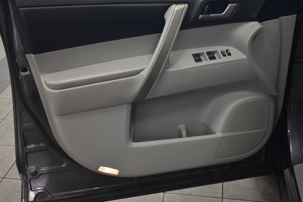 2013 Toyota Highlander Plus 13
