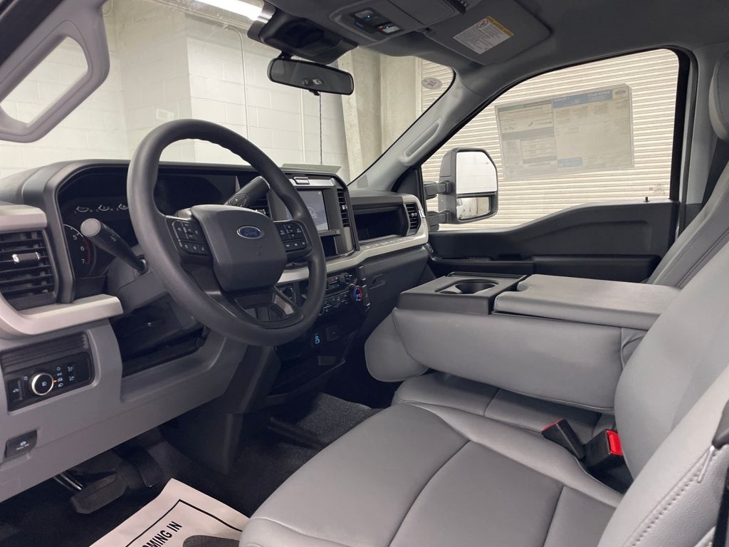 2025 Ford F-250 XL photo 4