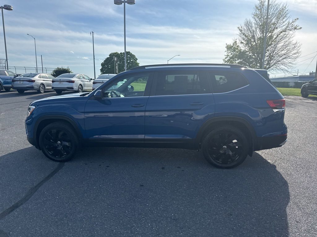 2025 Volkswagen Atlas 2.0T SE w/Technology Blue at Subaru and VW of Moon Township