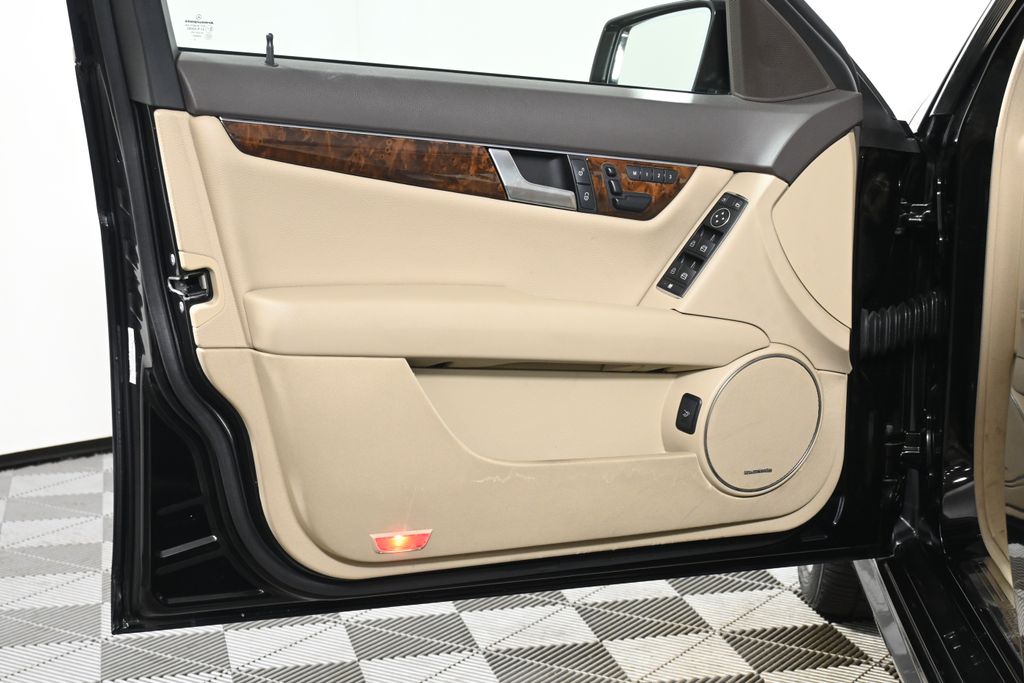 Thumbnail: 2014 Mercedes-Benz C-Class - 30