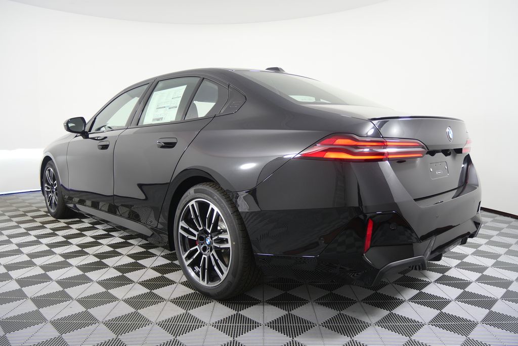 Thumbnail: 2026 BMW 5 Series - 5
