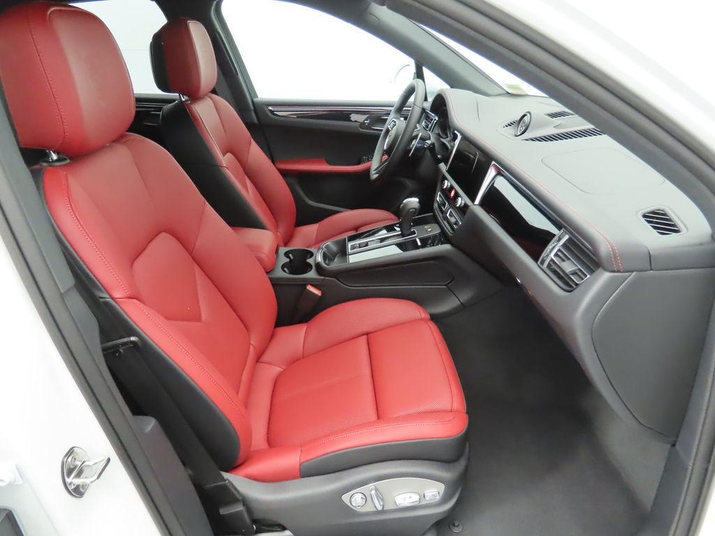 Thumbnail: 2024 Porsche Macan - 22