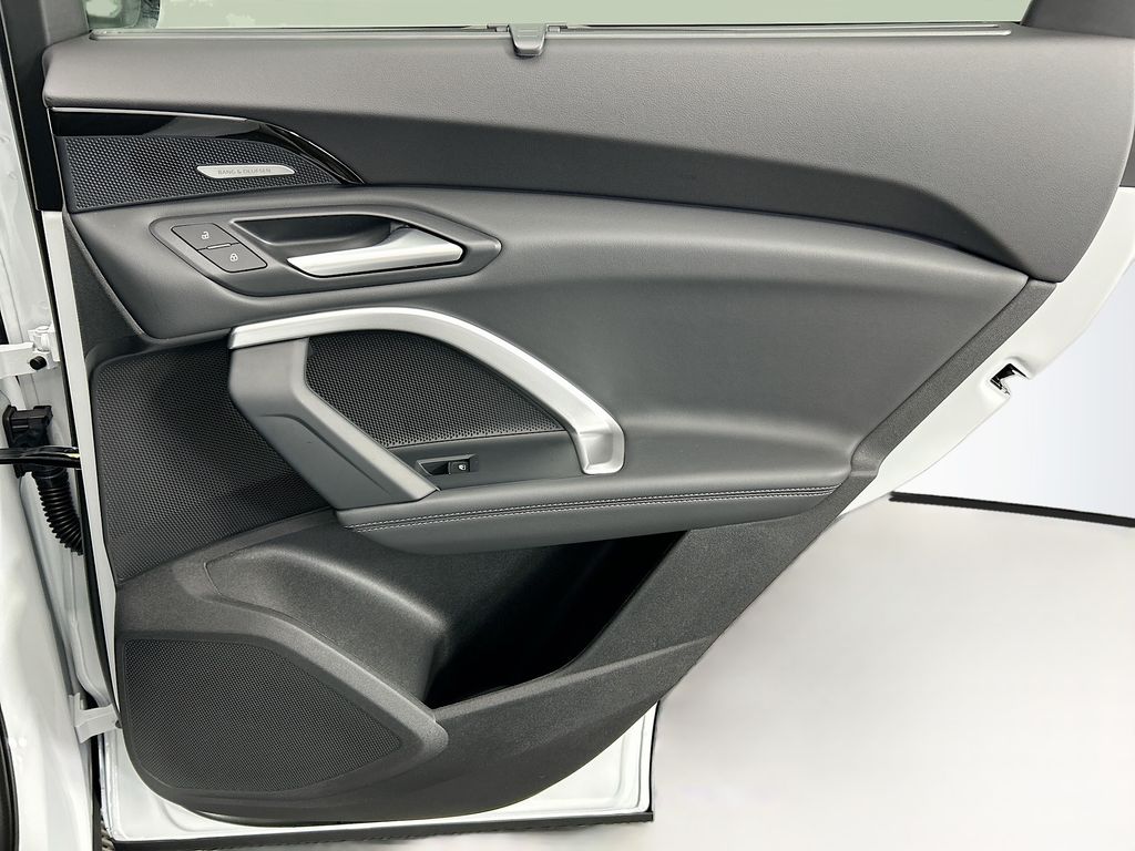 Thumbnail: 2025 Audi Q5 - 26