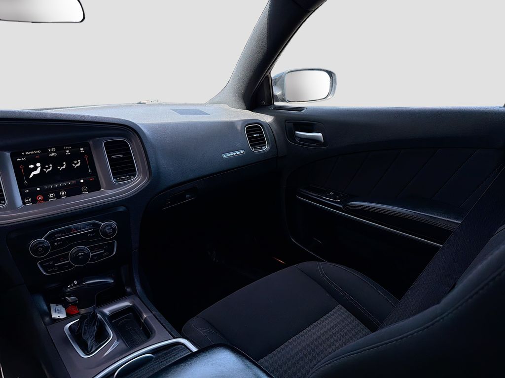Used 2023 Black Dodge SXT image 22