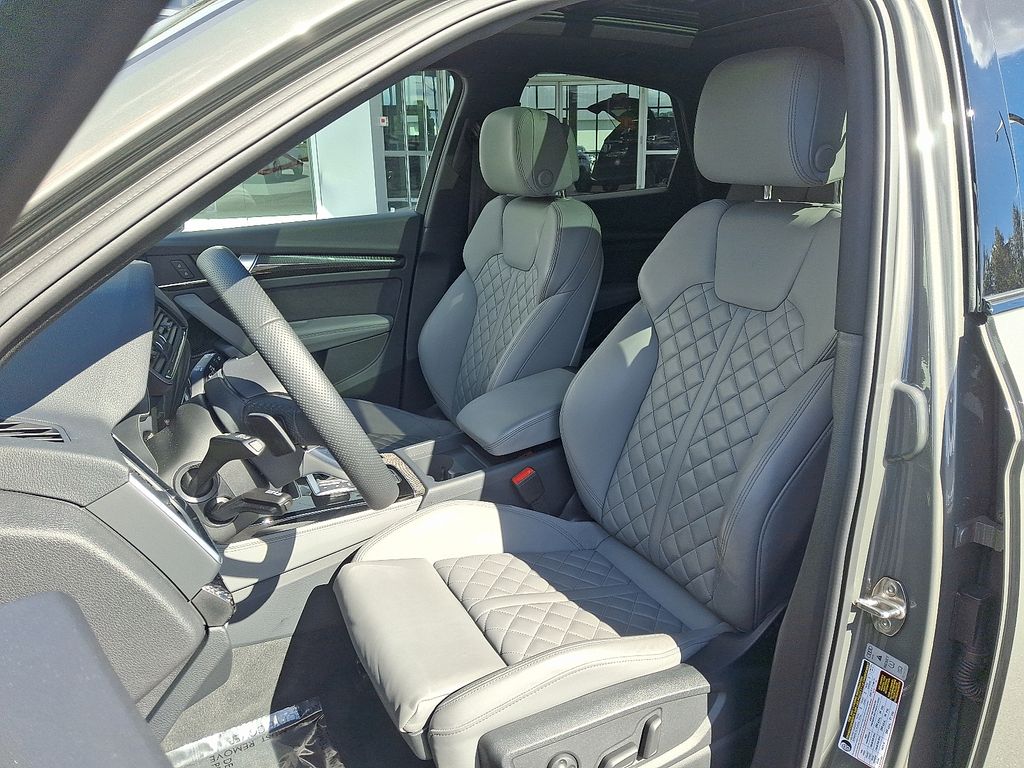 Thumbnail: 2025 Audi SQ5 - 13