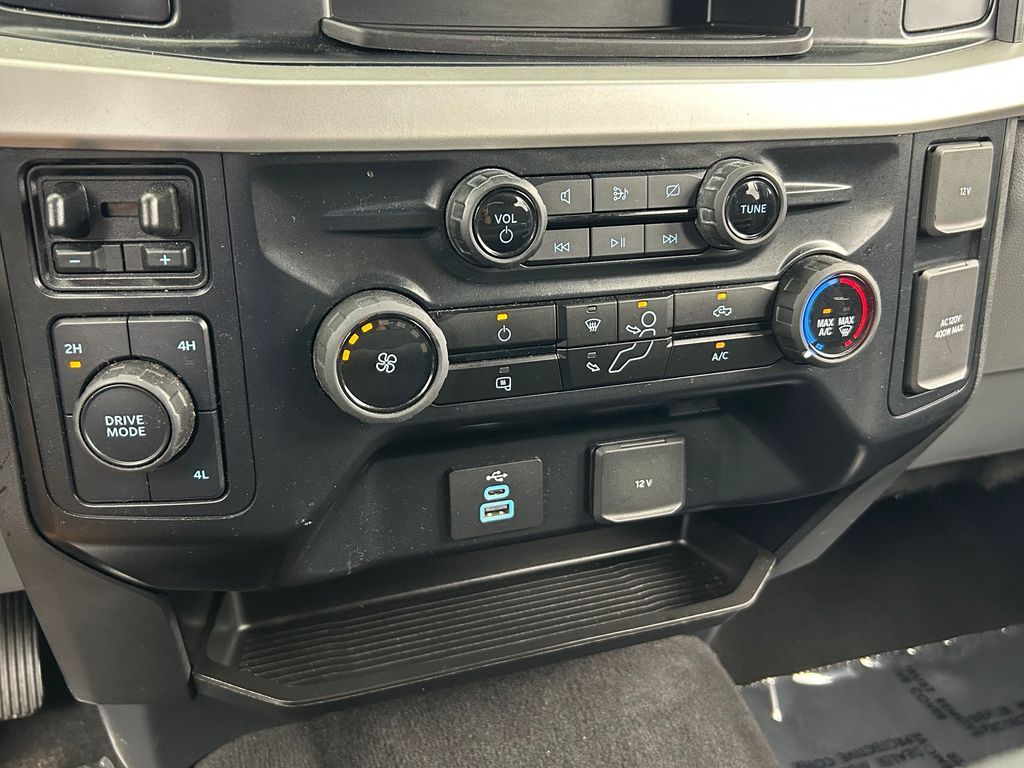 Used 2024 Oxford White Ford XLT image 35