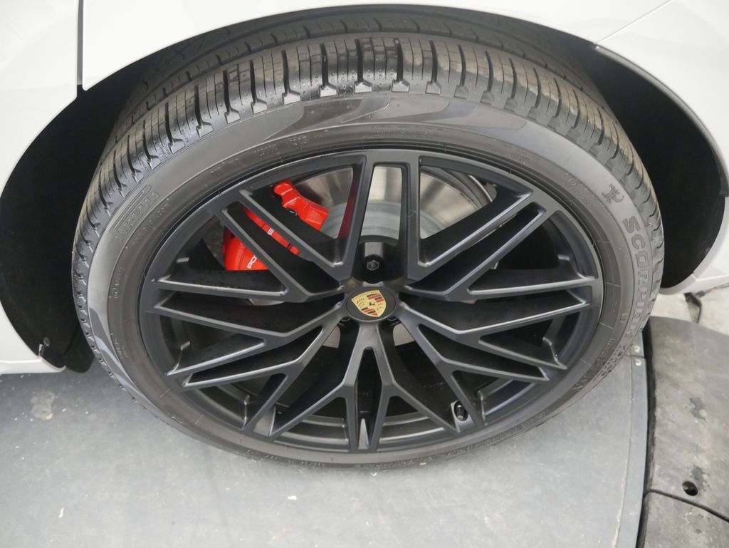 Thumbnail: 2026 Porsche Macan - 14