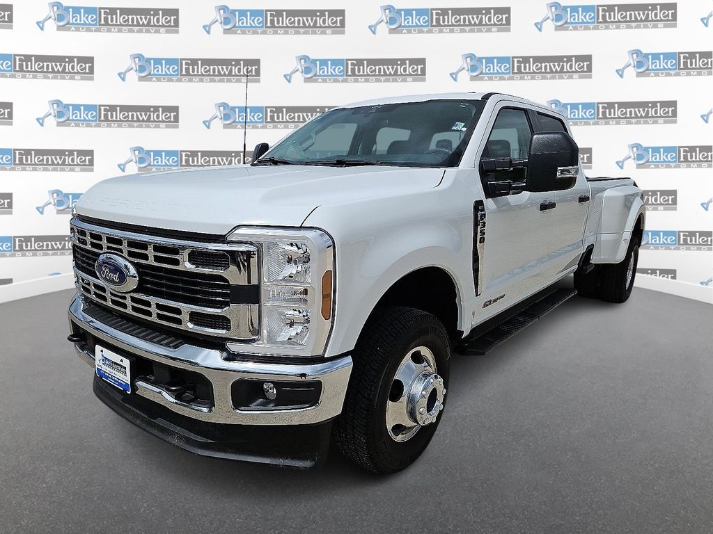 Oxford White 2026 Ford F-350 Super Duty Pickup Truck Four-Wheel Drive Automatic