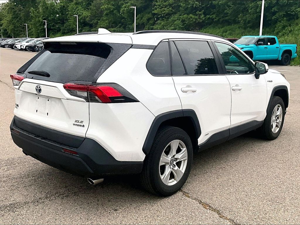 2021 Toyota RAV4 Hybrid — photo 6