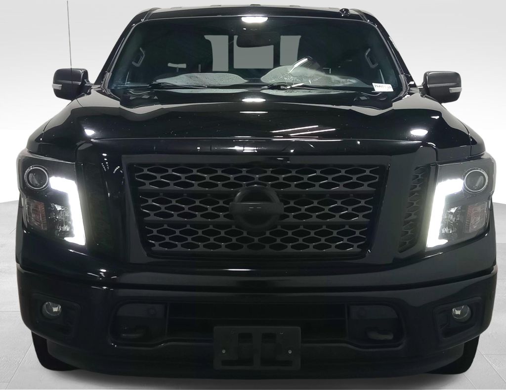 2018 Nissan TITAN SV