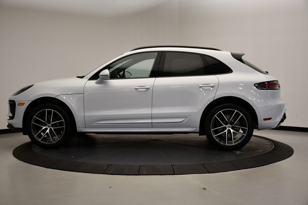 Thumbnail: 2025 Porsche Macan - 2