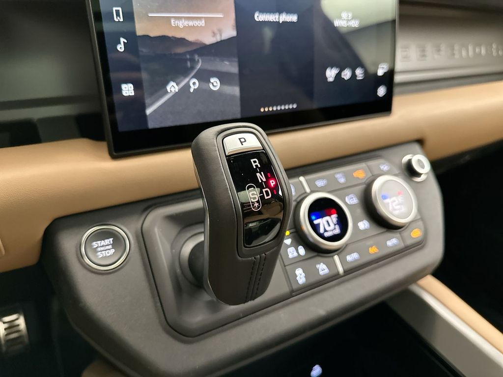 2025 Land Rover Defender 110 12