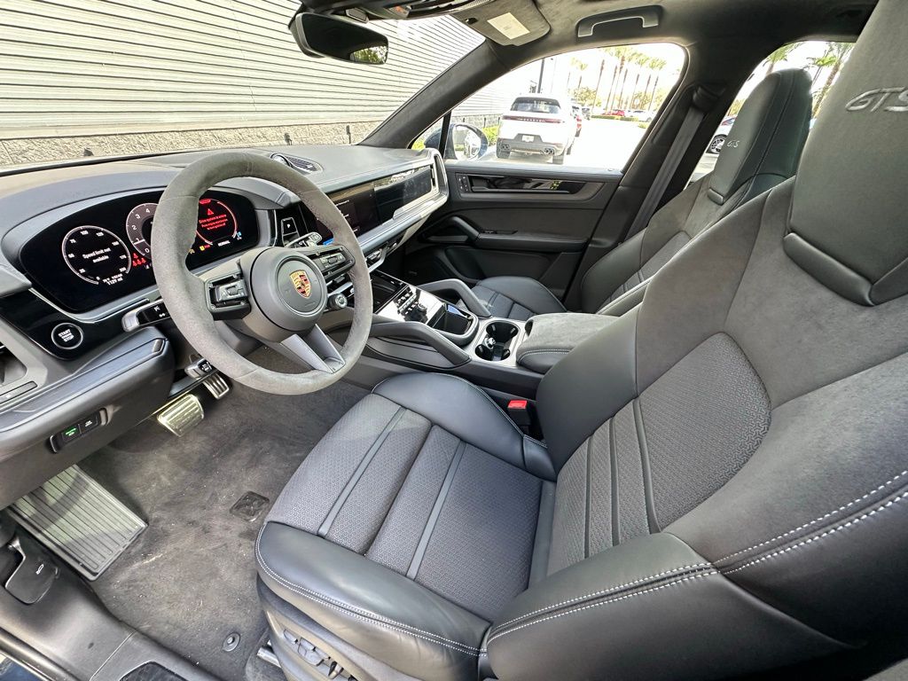 Thumbnail: 2025 Porsche Cayenne - 4