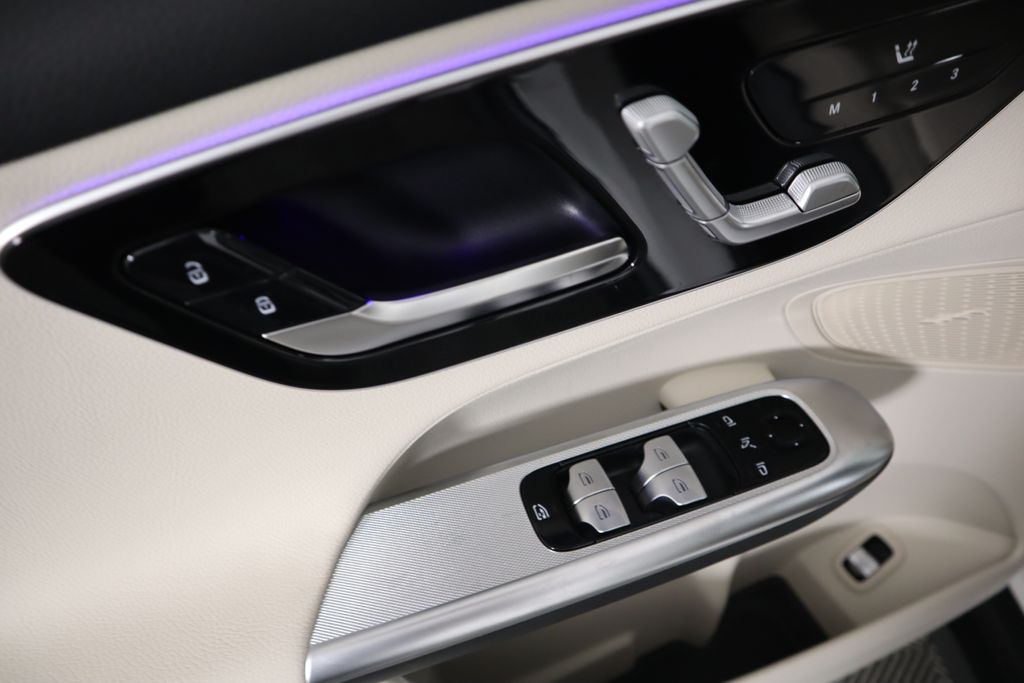 Thumbnail: 2025 Mercedes-Benz GLC - 23