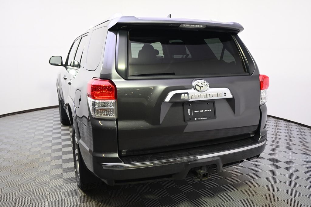 Used 2013  Toyota Limited image 4