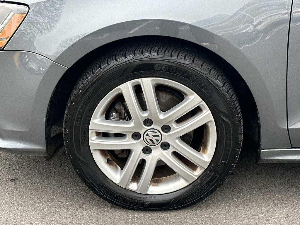 Thumbnail: 2018 Volkswagen Jetta - 14