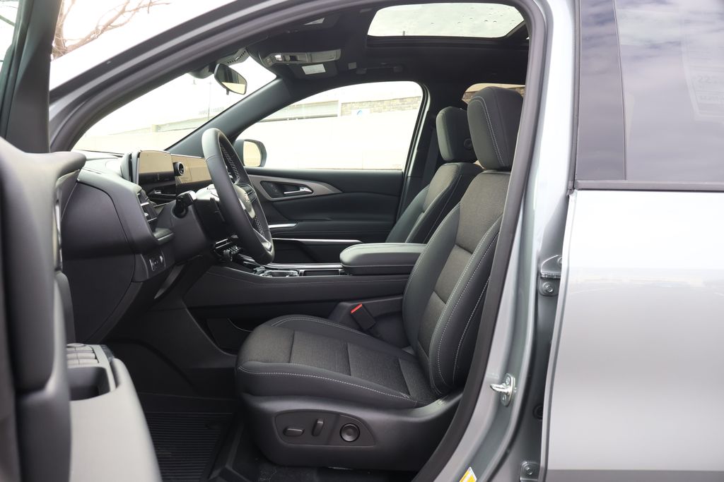 Thumbnail: 2026 Chevrolet Traverse - 14