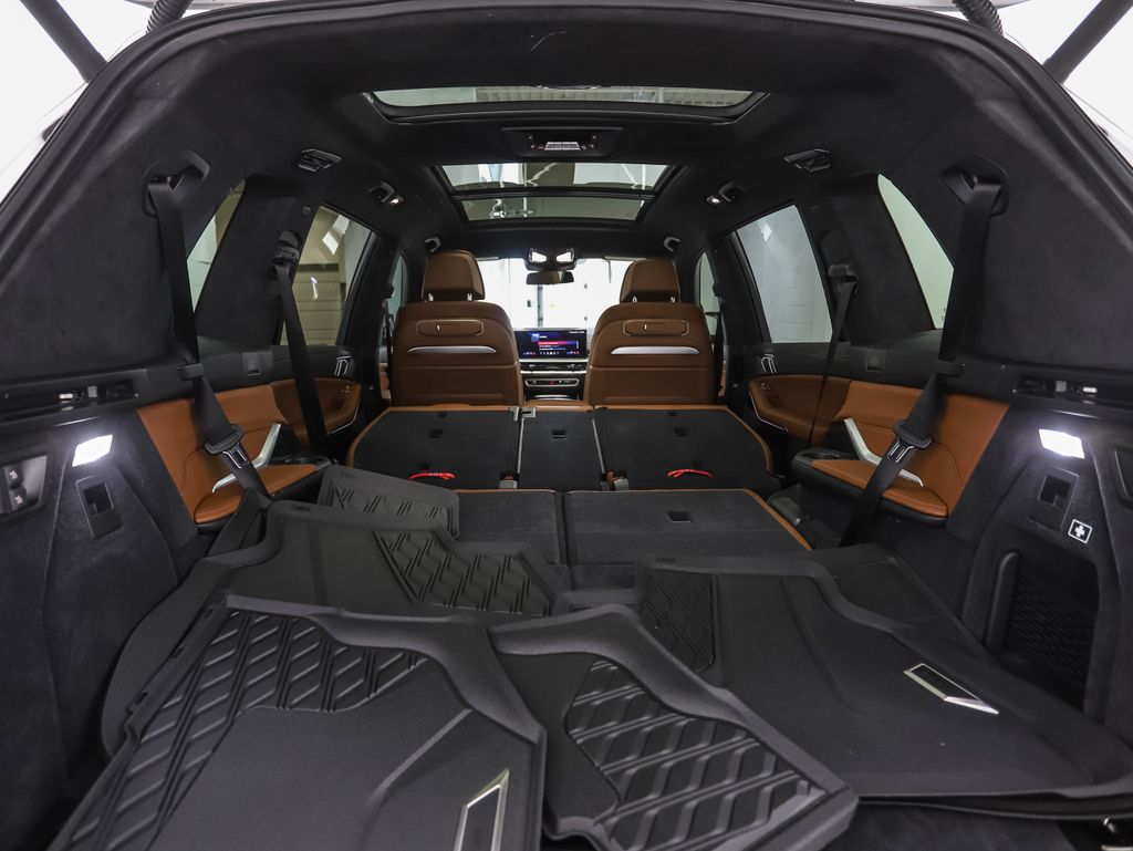 Thumbnail: 2026 BMW X7 - 30