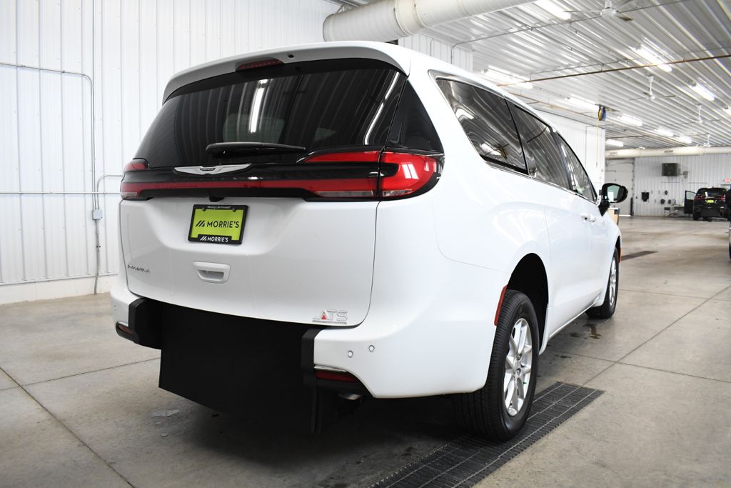 Used 2026 White Chrysler Select image 11