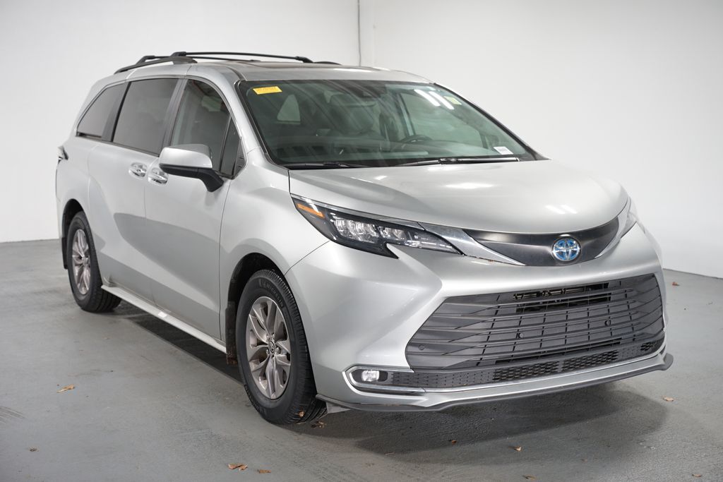 Thumbnail: 2024 Toyota Sienna - 3