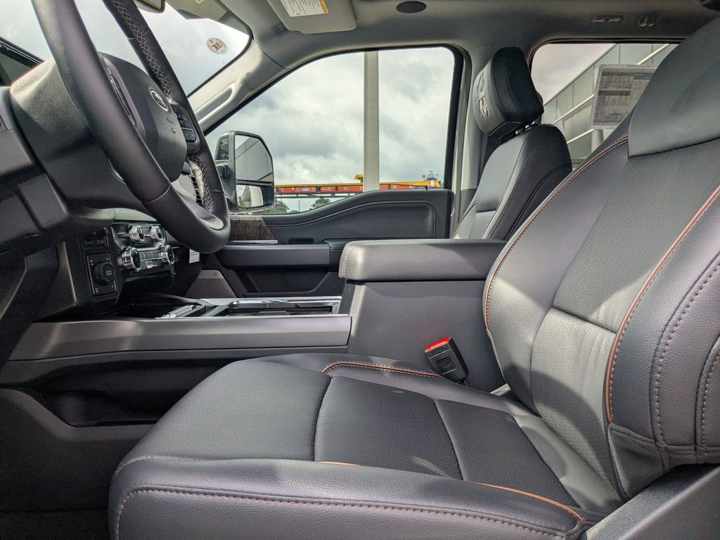 2025 Ford F-250 Super Duty Black Widow