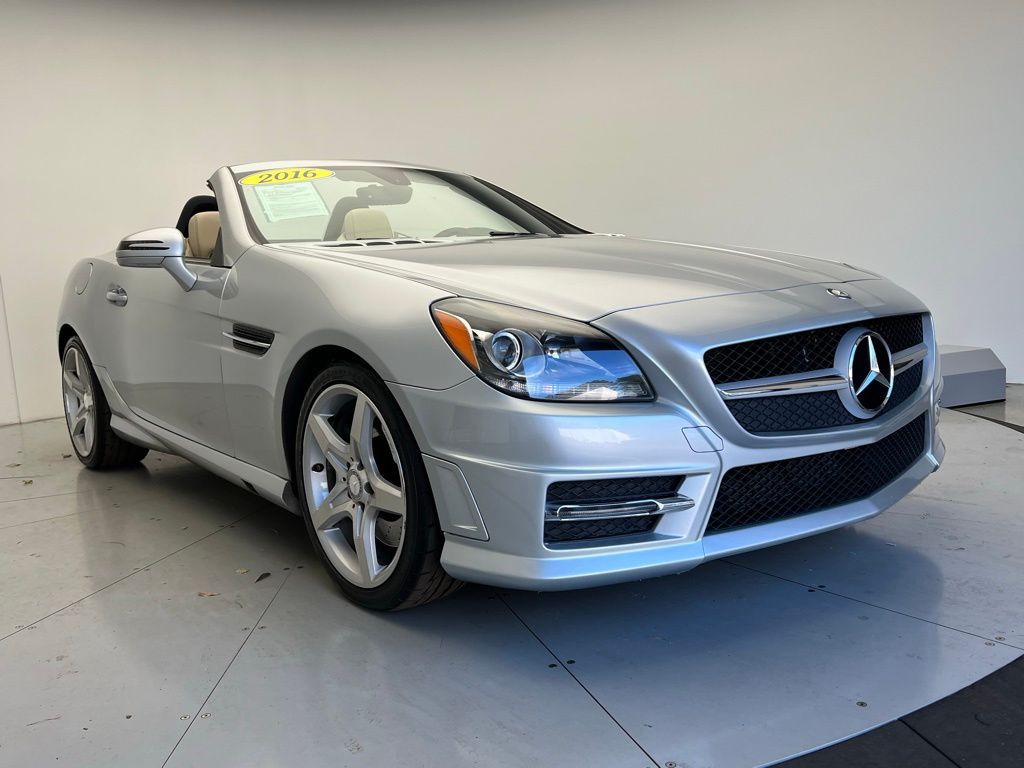 Thumbnail: 2016 Mercedes-Benz SLK - 3