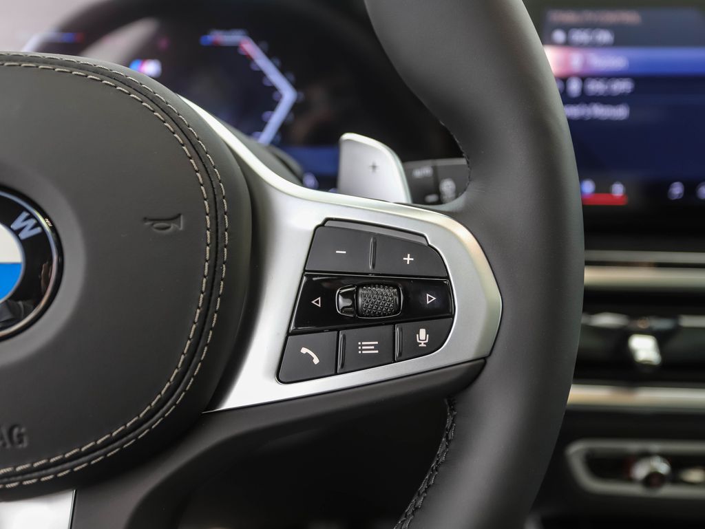Thumbnail: 2026 BMW X7 - 14