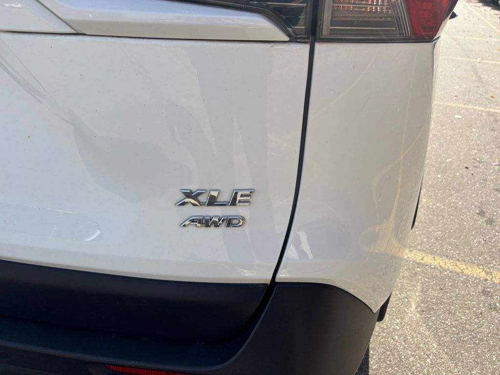 2019 Toyota RAV4 XLE 39