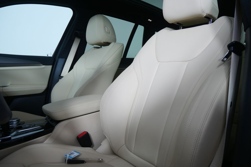 Thumbnail: 2021 BMW X3 - 11