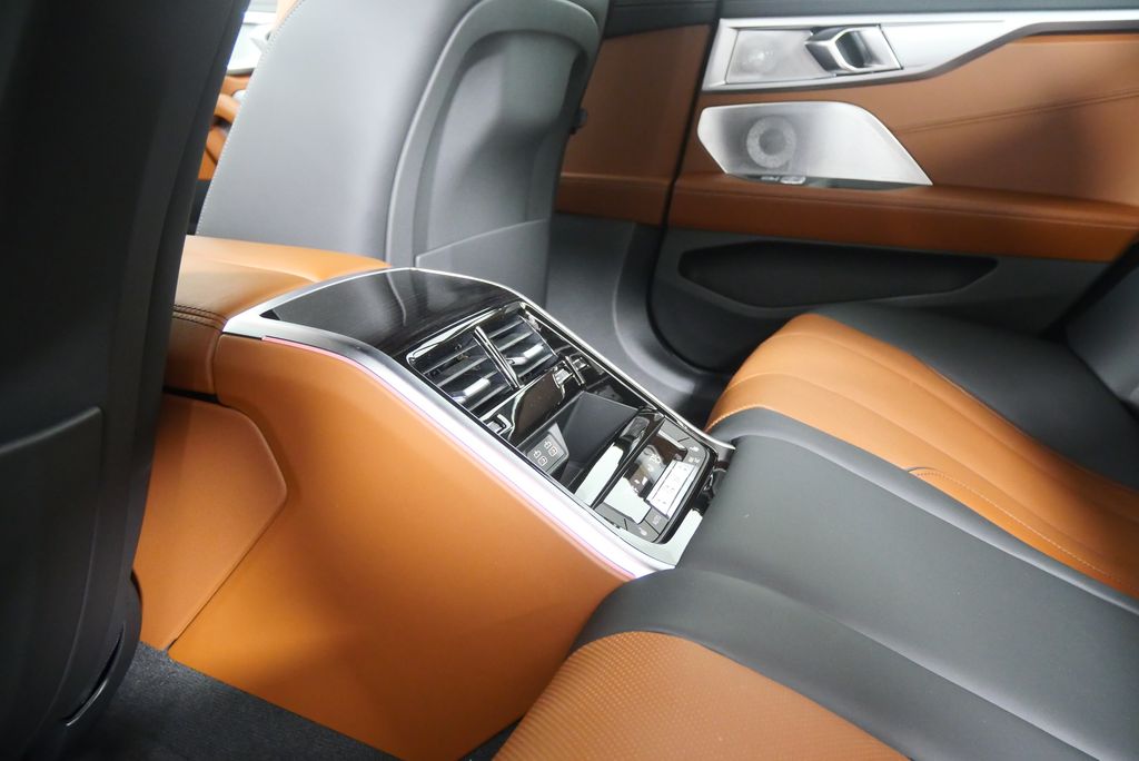 Thumbnail: 2026 BMW 8 Series - 19