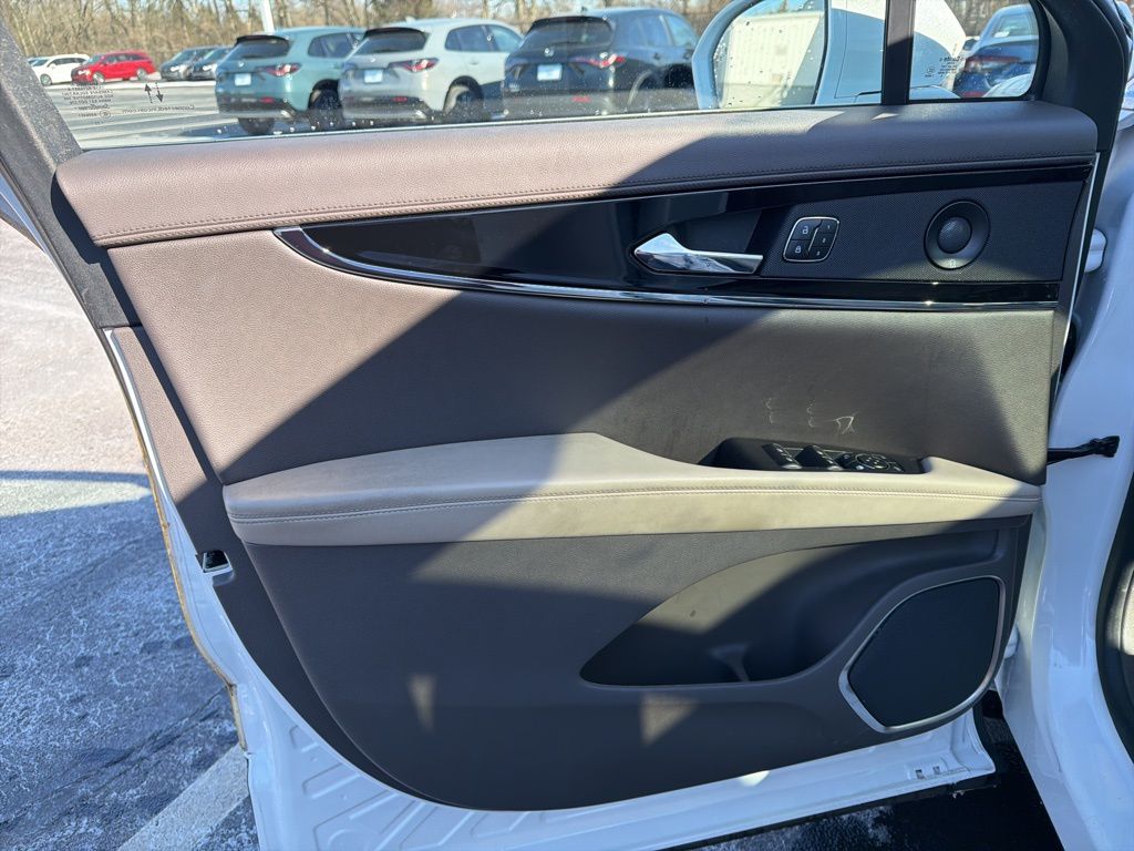 Thumbnail: 2023 Lincoln Nautilus - 19