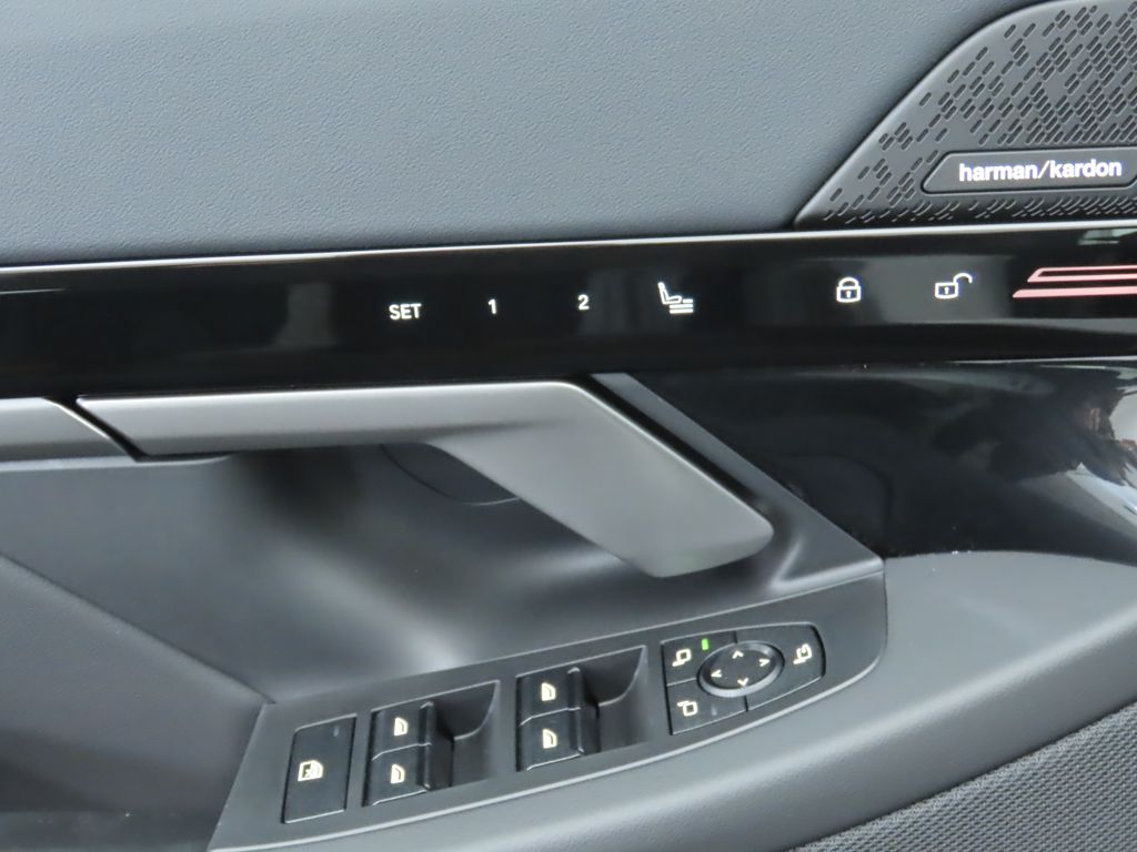 Thumbnail: 2025 BMW 5 Series - 24