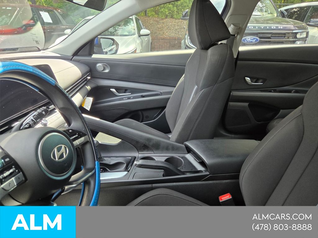Used 2024 Blue Hyundai SEL image 4