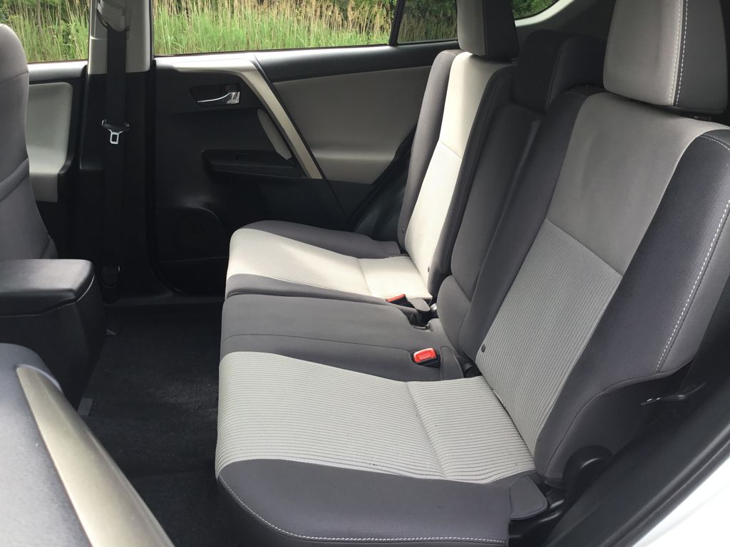 2014 Toyota RAV4 XLE 13