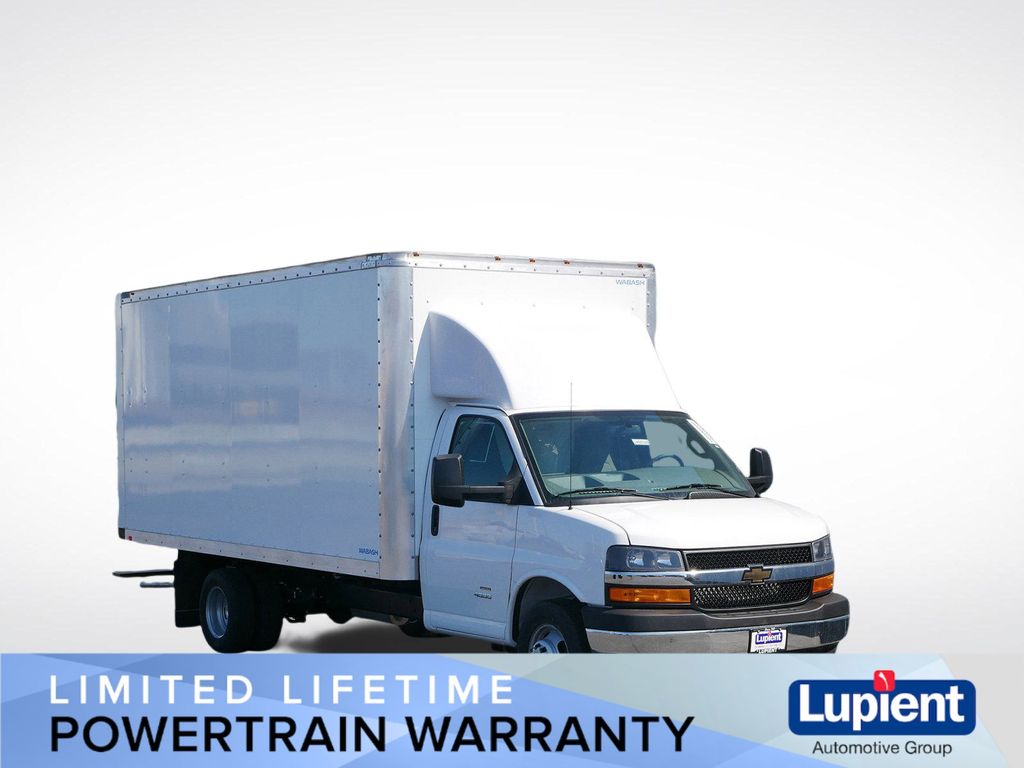 Summit White 2025 Chevrolet Express Chassis 4500 Cutaway 177 Van Rear-Wheel Drive 8-Speed Automatic