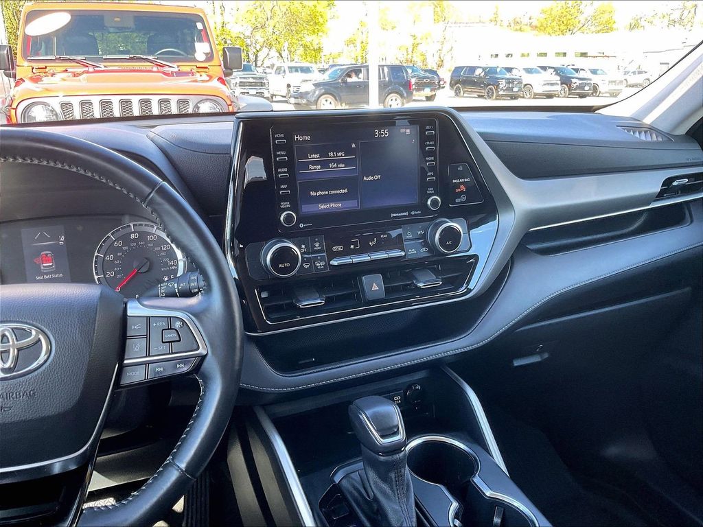 2021 Toyota Highlander — photo 18