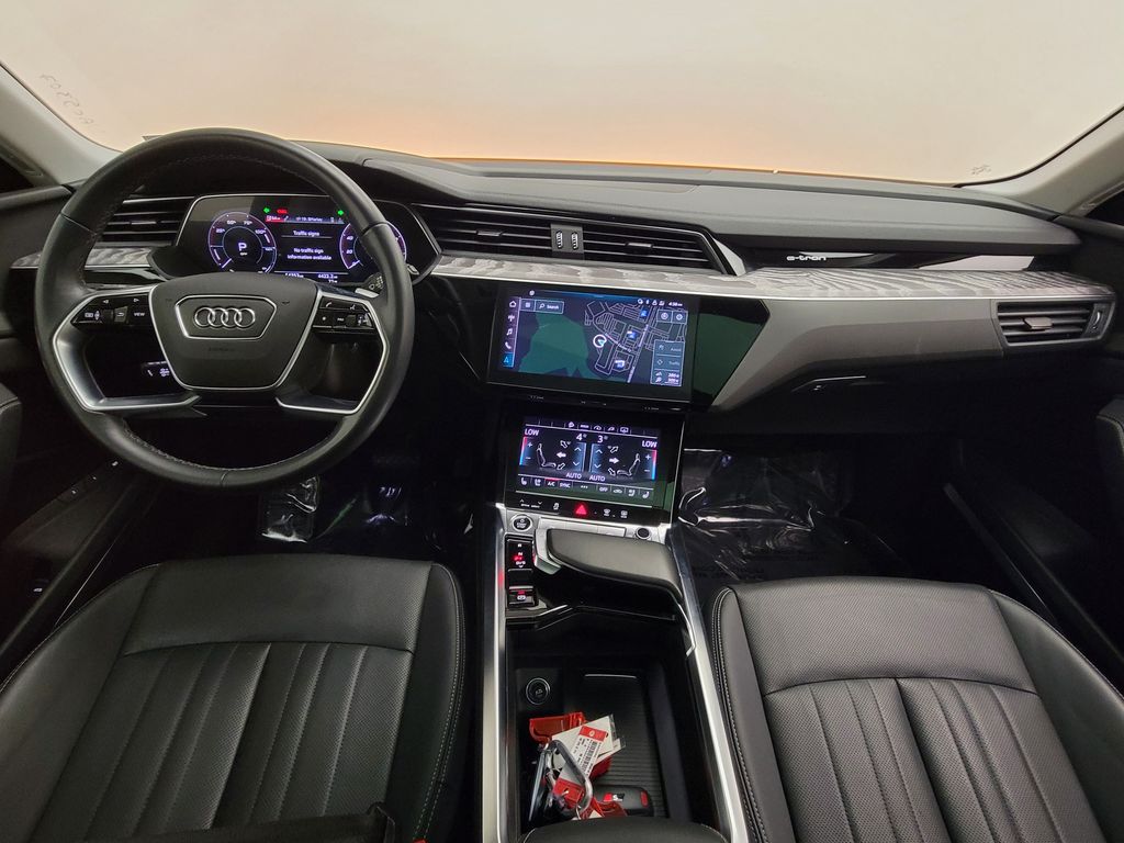 Thumbnail: 2023 Audi e-tron - 13