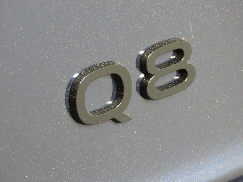 Thumbnail: 2026 Audi Q8 - 9