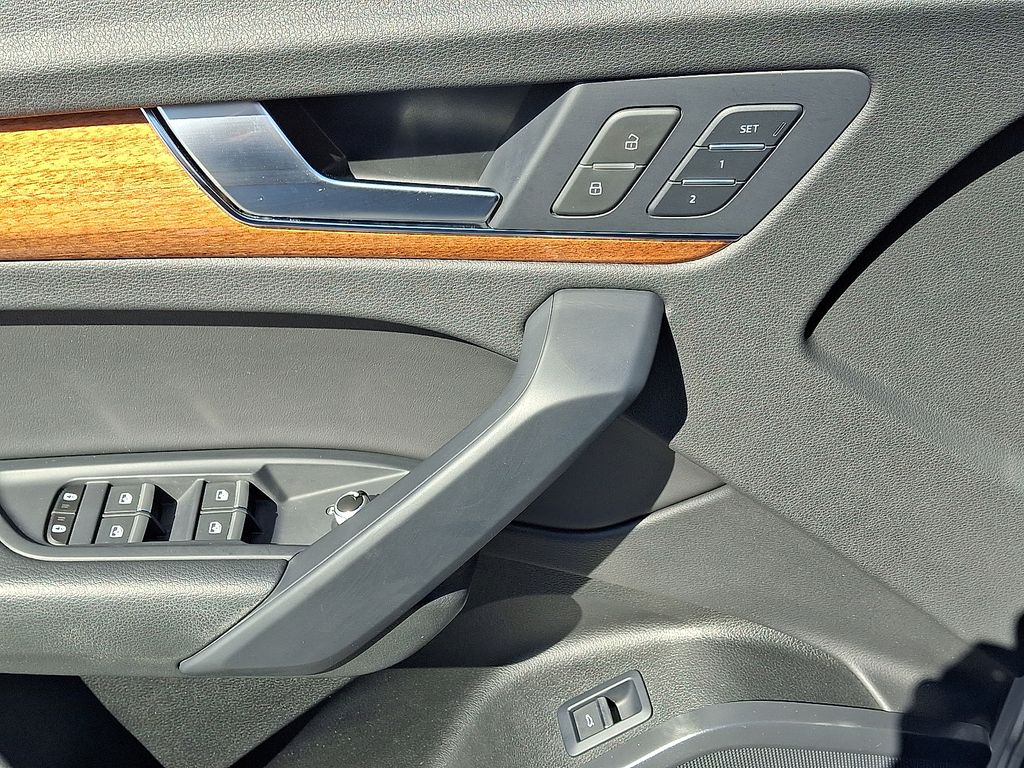 Thumbnail: 2023 Audi Q5 - 12