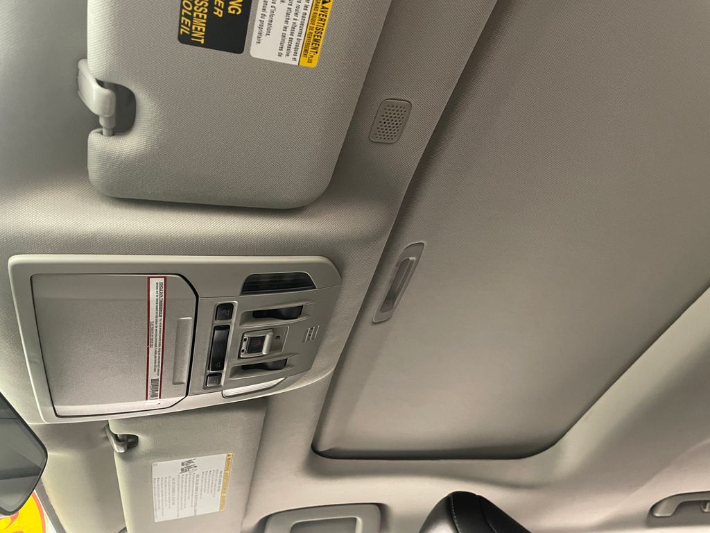 2021 Toyota Highlander Limited 32
